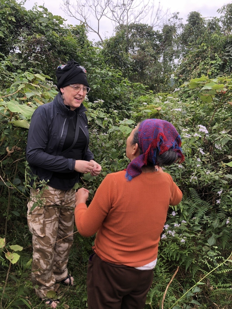 Từ thư tịch cổ đến thực địa: một cách tiếp cận mới với dân tộc chí Từ thư tịch cổ đến thực địa: một cách tiếp cận mới với dân tộc chí